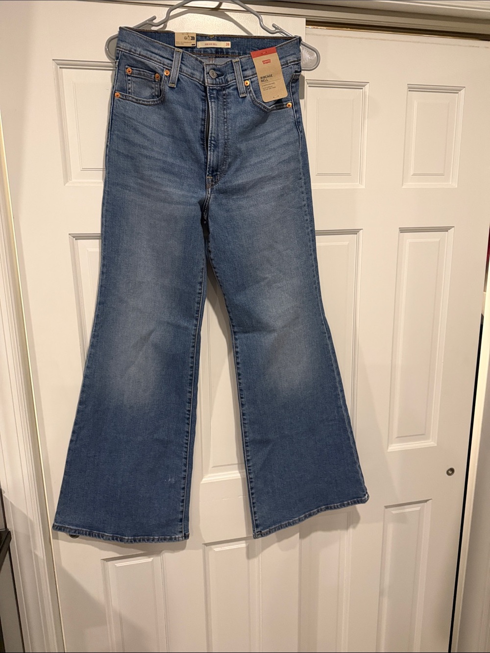 Levi’s NWT Ribcage Bell size:28x32